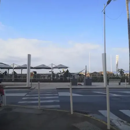 Impeccable 3 Pieces Avec Balcons, La A 50m Juan Les Pins Proche Cannes 앙티브